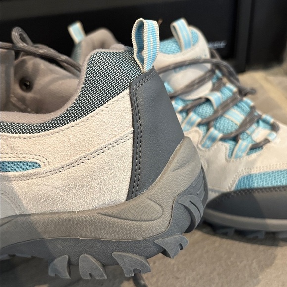 BEARPAW Ridgewood Low Hiker,Cow suede,Never Wet,TPR outsole mesh,nylon,fleece - Picture 8 of 11